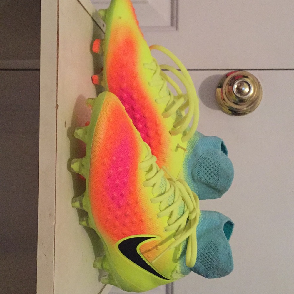 Nike soccer cleat, size 5